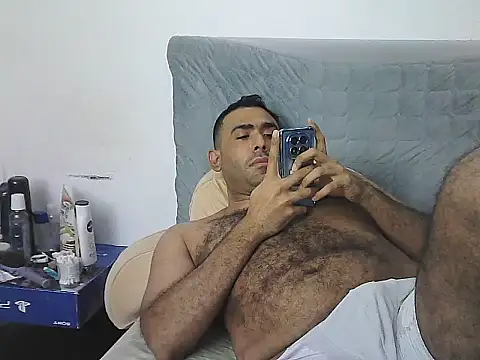 AlphaLatinoBear webcam