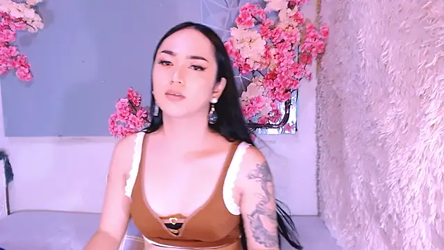 Oriental_Tiara webcam