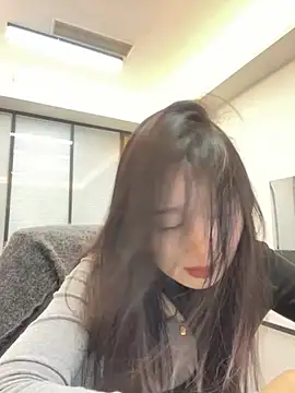 qrooo (F young) - 喝杯热水