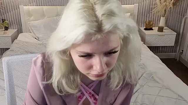 kate_krose (F teen) - Spanking on the ass