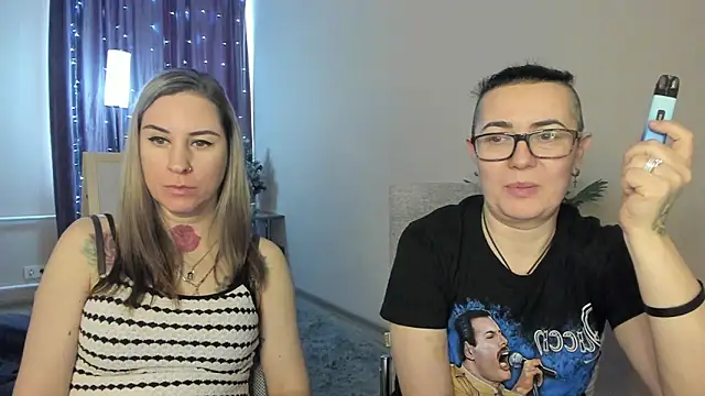 holly_love_222 webcam