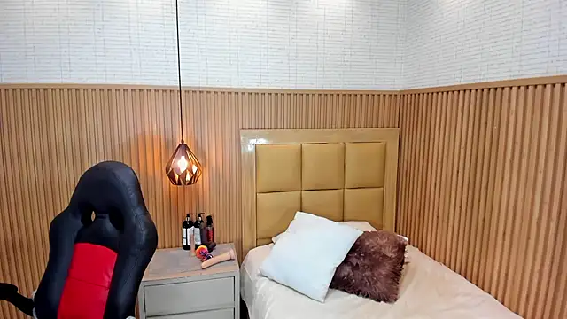 lolamaxi (F young) - spill oil on my pussy