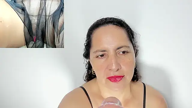 luna_naughty1 (F mature) - strip show