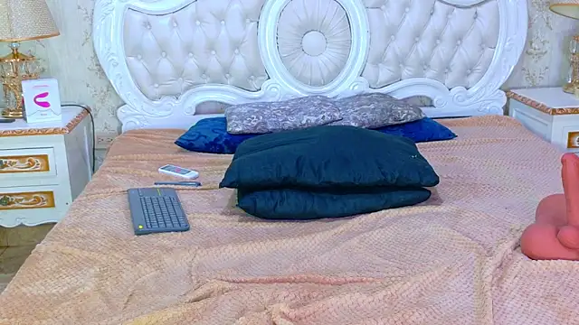 kelly_swift (F young) - suck you