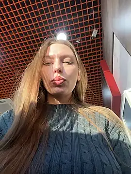 leiamood (F young) - completely naked spanks pussy