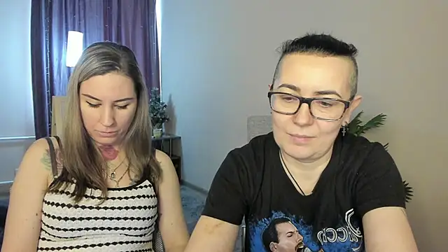 holly_love_222 webcam