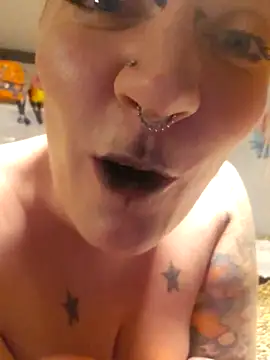 PinkTheHawk Live Webcam on Stripchat