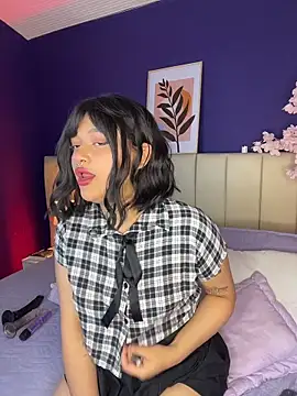 Webcam Model (_sarahRose)  is live.Free join now!