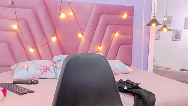 kinkylittlegirll webcam