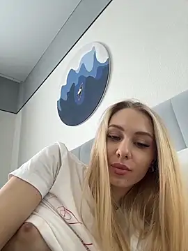 barbie_kris__ (F young) - Shake my ass close to cam