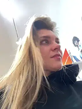 valenciashock (F young) - SUCK DILDO NAKED