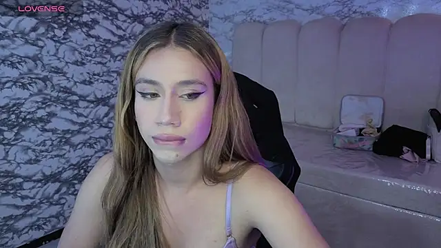 evy_luxx_v - Evy_Luxx_v's free webcam - UK Sex Cams