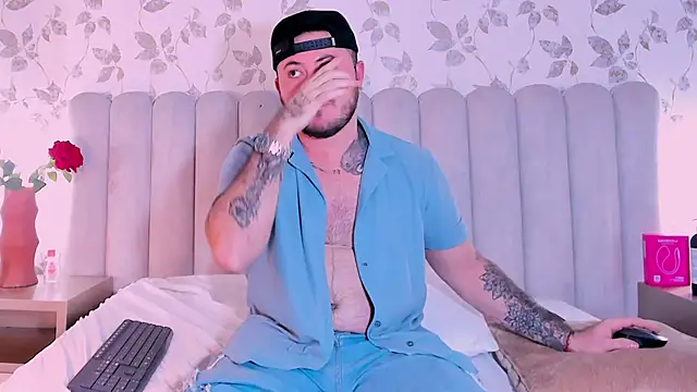 Lizz_and_Kush webcam