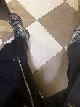 crazzychicks - CrazzyChicks's free webcam - UK Sex Cams