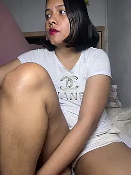 Webcam Model (lovedforeverr)  is live.Free join now!