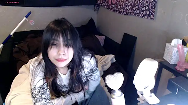 london_ray (F teen) - help me get naked for 1hr ;)