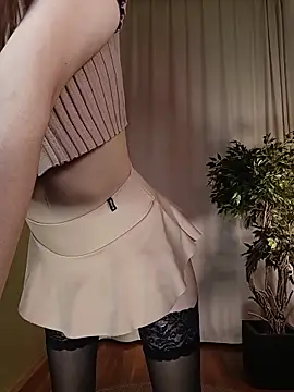 alicelidell (F young) - put lotion on cleavage