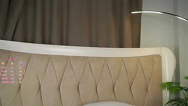 lillianlester (F young) - boobs massage