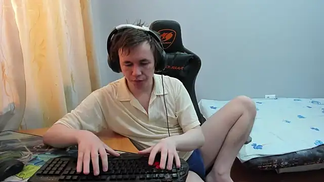 iliaskrislove (M young) - naked