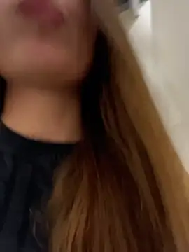 leiamood (F young) - Masturbating and two fingers in pussy