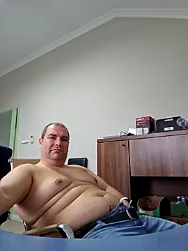 andrew1900529 (Ask my age) - 1 min toy control.