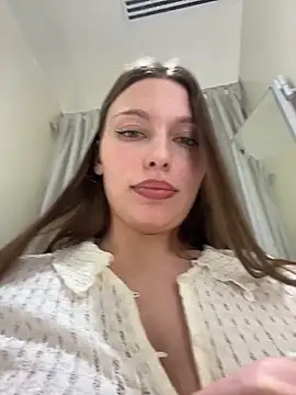 leiamood (F young) - Masturbating and two fingers in pussy