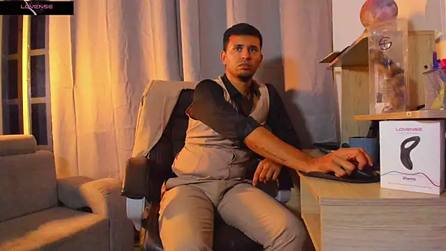 hideintheoffice (M young) - MAKE ME CUM WITH YOUR VIBRATIONS