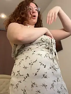 ellie_coy_ (F young) - Cleavage tour