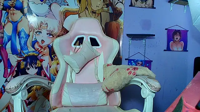 shantall_ks (F teen) - 1 finger in ass