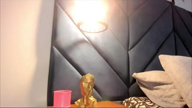 sarita_hills (F young) - Ice in my hot pussy+15 spanks✨