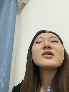 qingqing005 (F teen) - 完成目标大厅自慰5min喷水