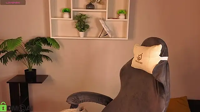 lilith_wholsh (F teen) - suck your finger