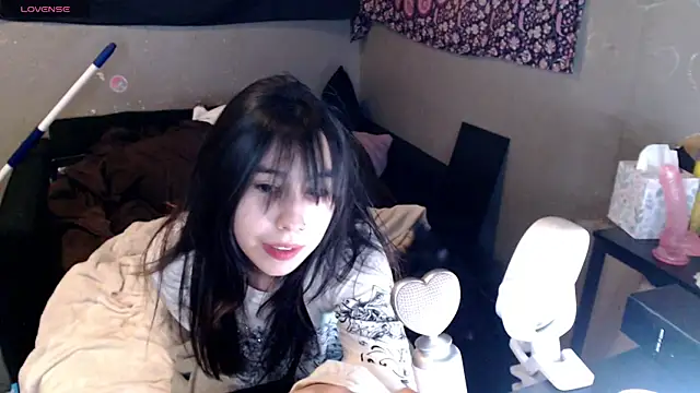 london_ray (F teen) - help me get naked for 1hr ;)