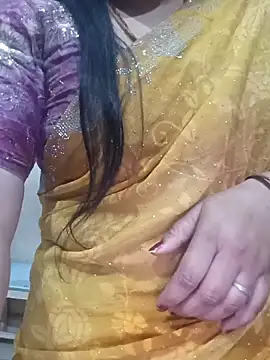 best_couple2001 (F young) - Boobs show