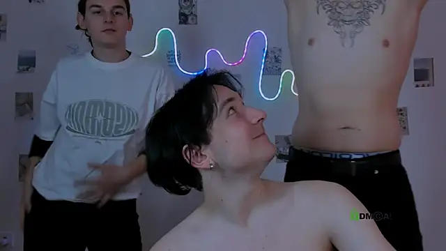 adrian_hart (G teen) - expose one's bare buttocks