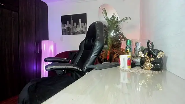 amaia_bushida (F young) - completely wet my leggings with water