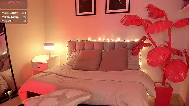 Gigi_Strawberry webcam