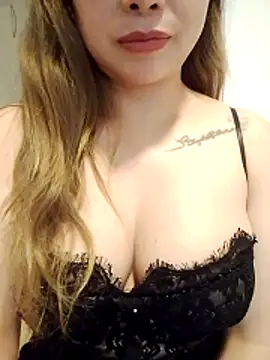 Christine-le1 webcam