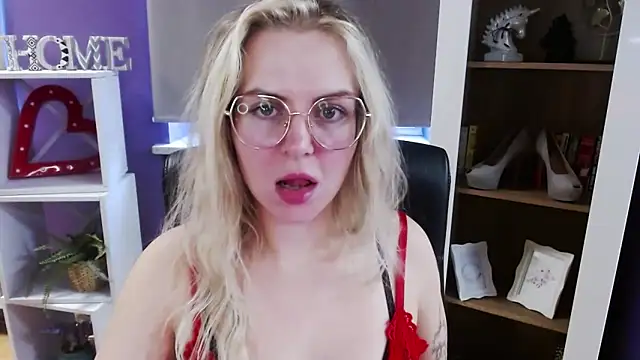 zoey_erotic - Zoey_Erotic's free webcam - UK Sex Cams