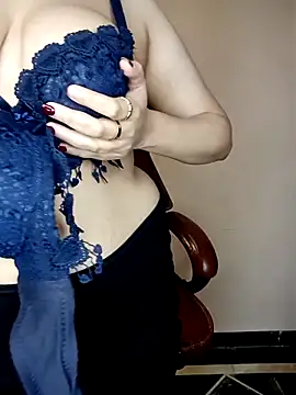 Webcam Model (Ira_90)  is live.Free join now!