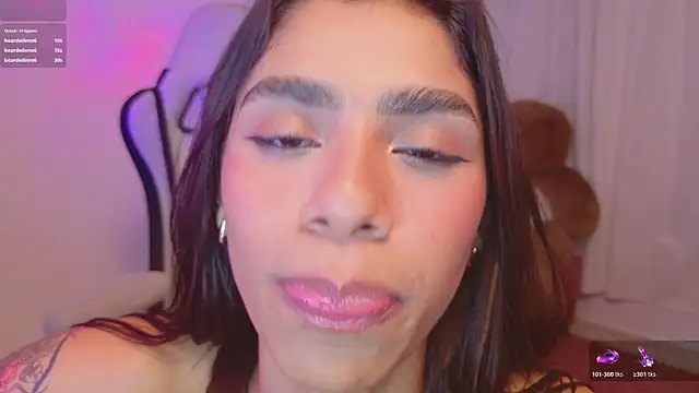 BrunetteAdams001 webcam