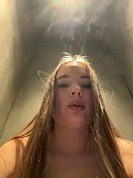 vinerasweet (F young) - finger in a spread ass