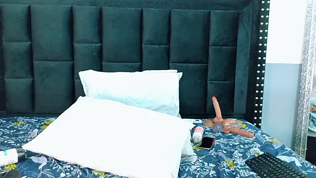 kinkyhousewifee webcam