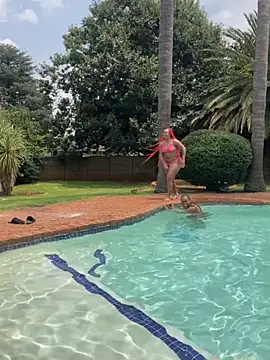 Pearl_00 Live Webcam on Stripchat