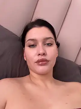 KikiWatson Live Webcam on Stripchat