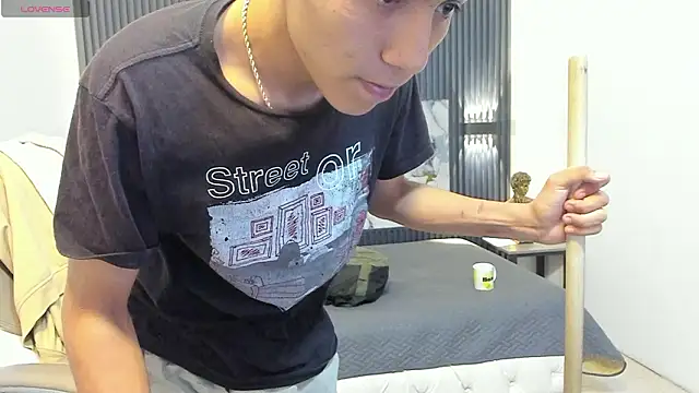 taylermiles (M twink) - I play with my cock