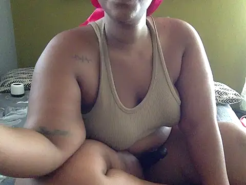 GoldenPussyXOXO webcam