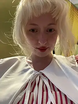 ronniekiss (F young) - play nipples