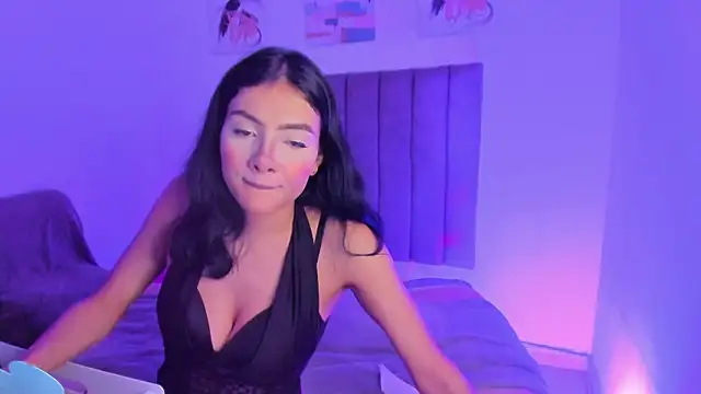 roxanedewalle - Roxanedewalle's free webcam - UK Sex Cams