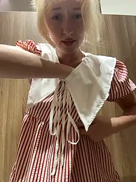 ronniekiss (F young) - play nipples